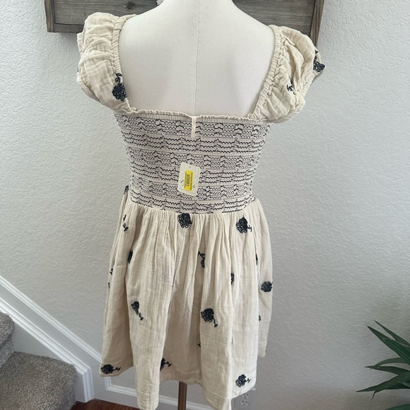 Free People Tory Cream Smocked Mini Dress with Black Floral Embroidery L NWT - Picture 2 of 12